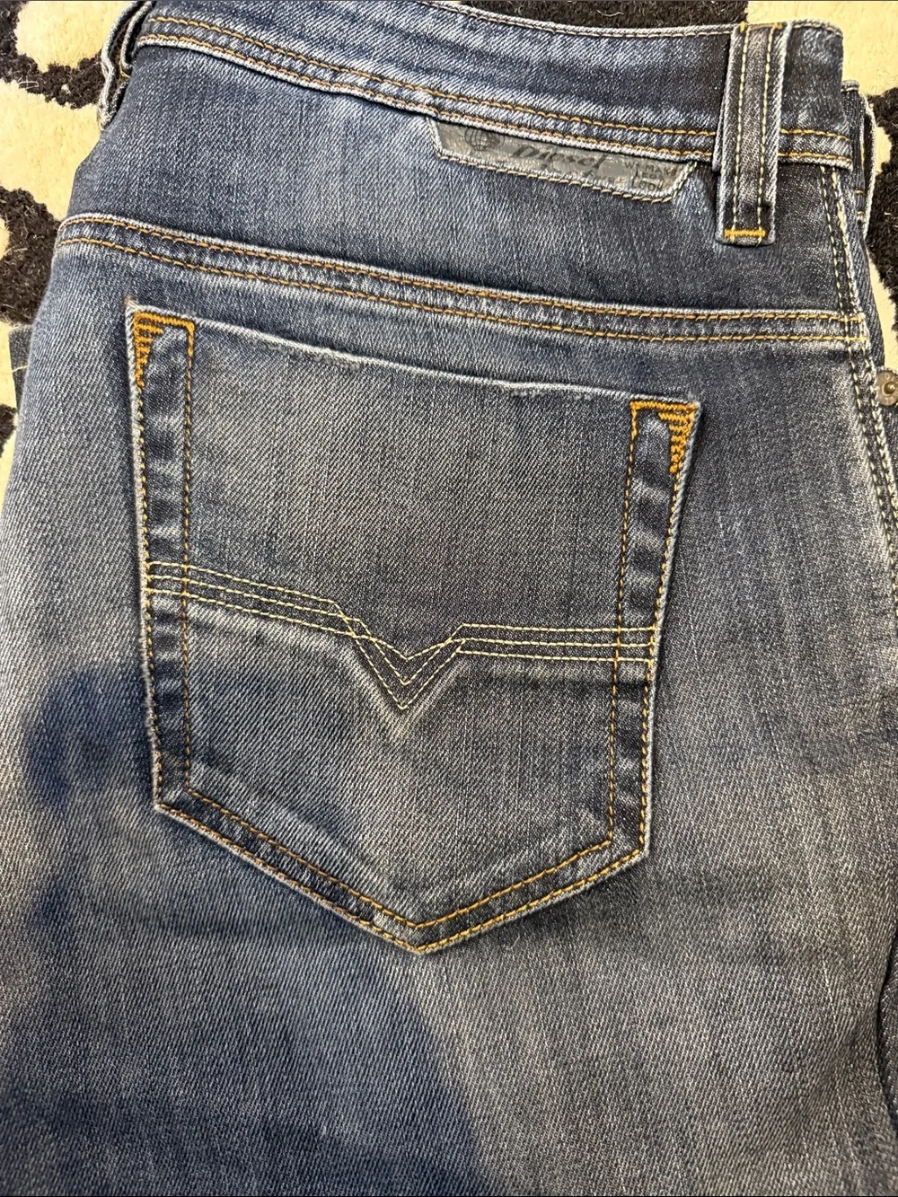 Mens Diesel Straight Leg Jeans in Medium Wash Blue- 33x30 (Safado) - Picture 3 of 11